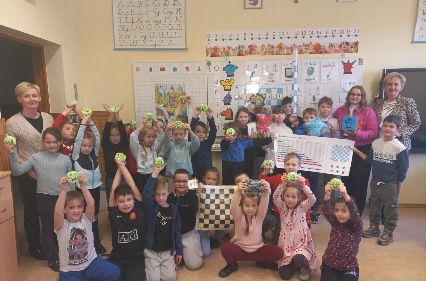 Sakkpalota képességfejlesztő eszközcsomagot kapott ajándékba a II. Rákóczi Iskola