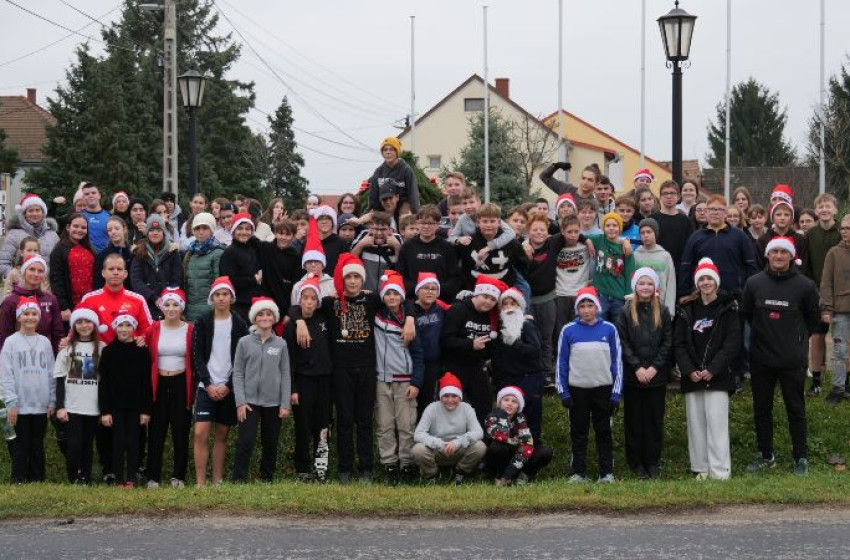 Újra Mikulás-futás Enesén – Az iskola új hagyományt szeretne teremteni
