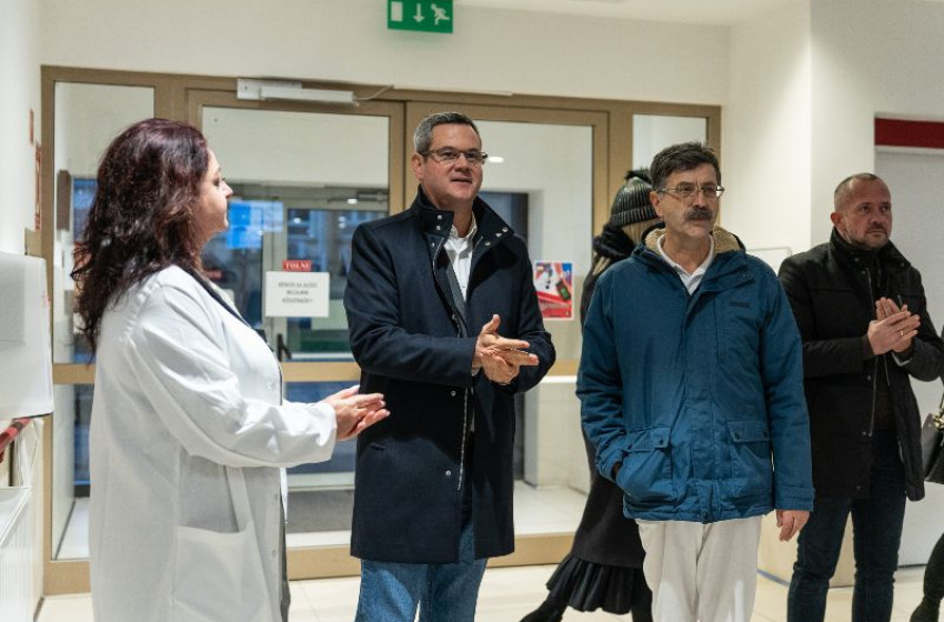 Egészségügyi fejlesztéseket tekintett meg a Rábaközben Takács Péter államtitkár