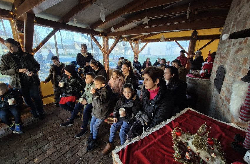 II. Karácsonyi meseolvasás – meghitt délután várta a családokat Rábapordányban