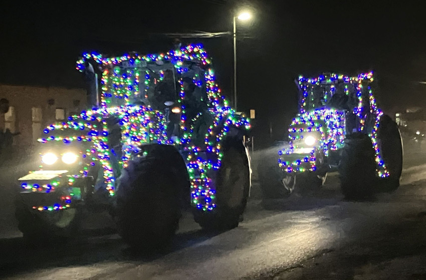 Fénytraktorok vonulnak fel Győrsövényházon