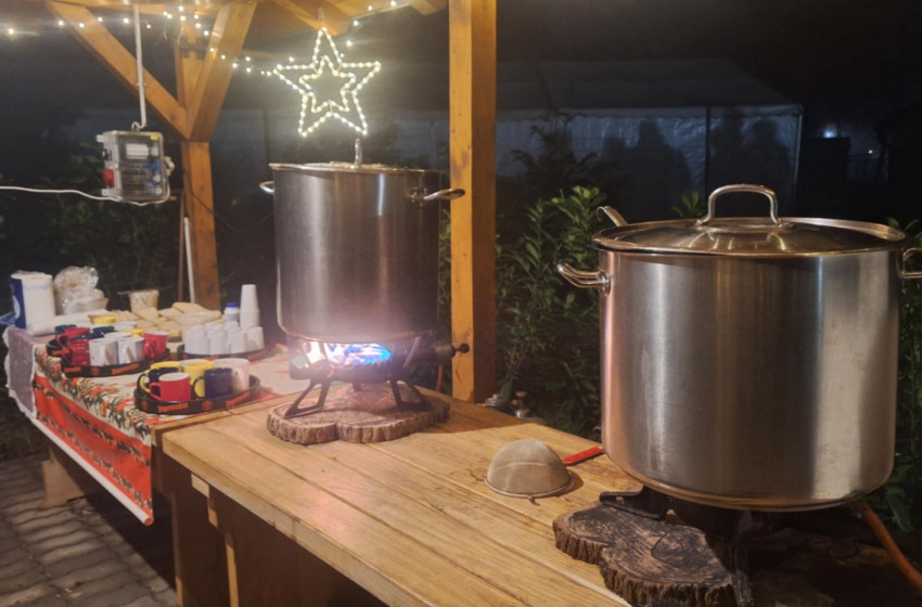 Enese – Advent harmadik gyertyagyújtása a katolikus templomkertben