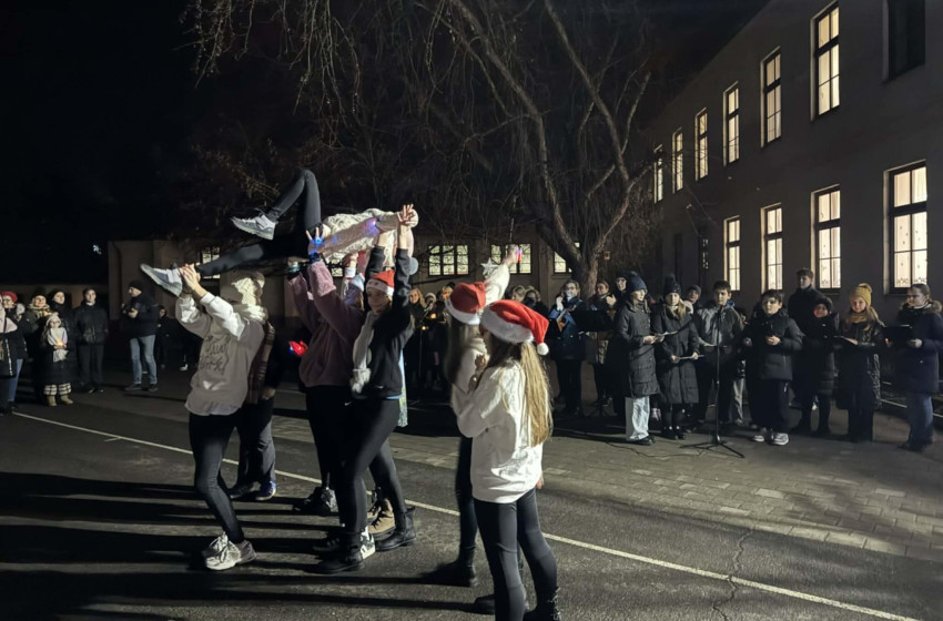 Angyalcsalogató az iskolában – meghitt adventi este a közösség erejével