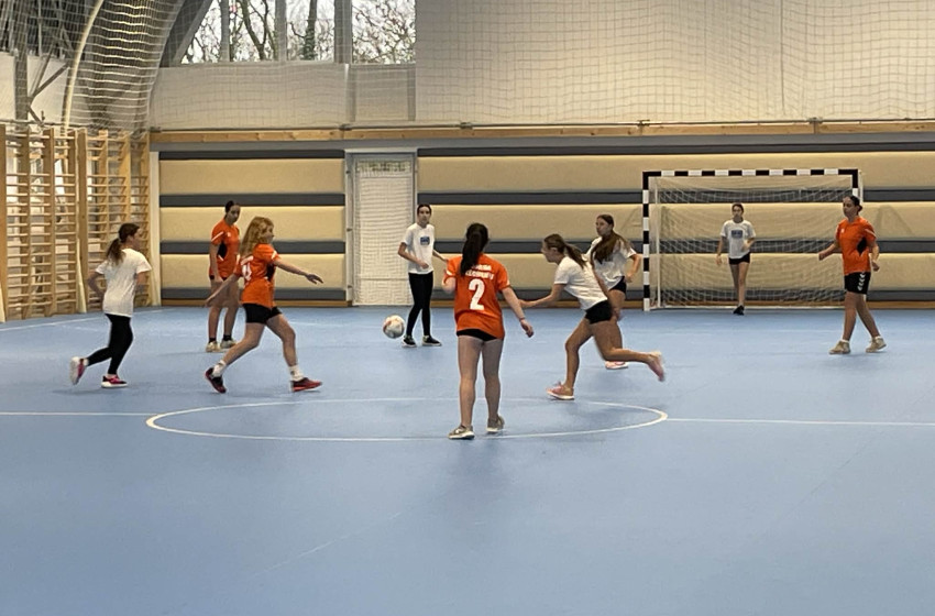 Veretlenül szerepeltek a Csornai Széchenyi István Általános Iskola lány labdarúgói