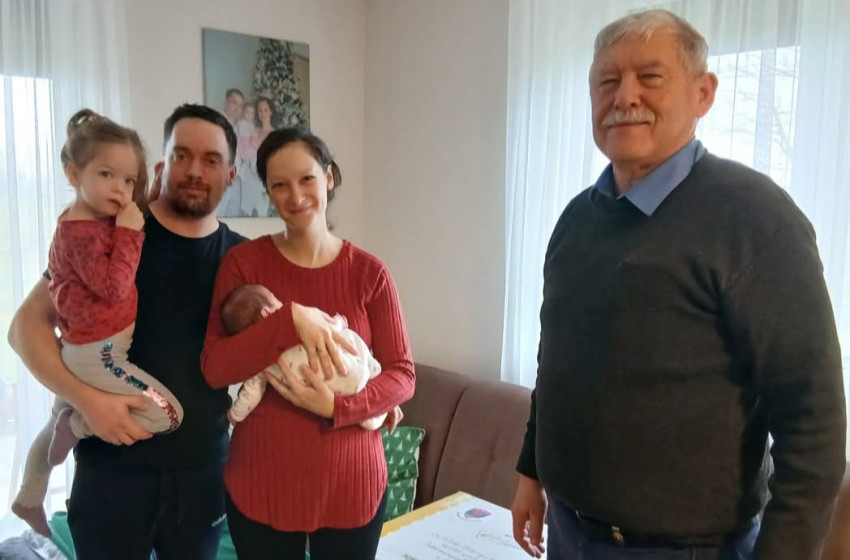 Győrsövényház: ajándékcsomag az újszülötteknek