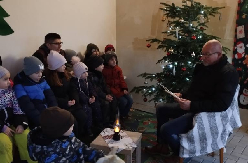 Hálával és mesékkel zárult az első meseév a Kuckóban - Dör