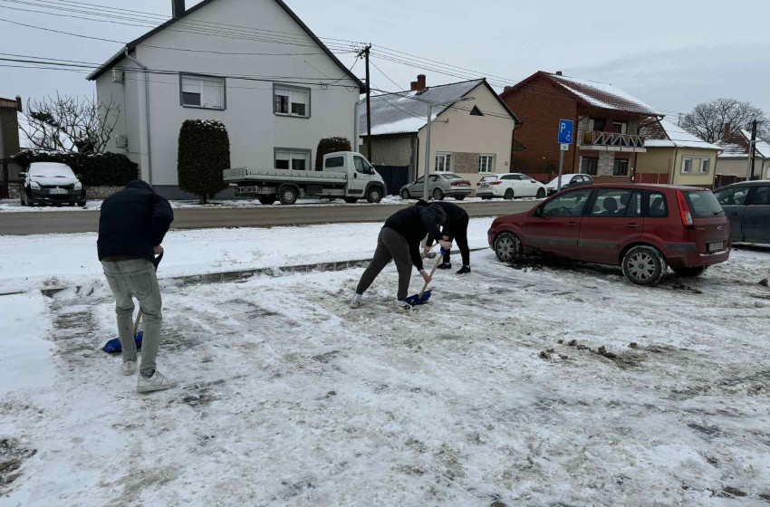 Hóeltakarításban segítettek a Hunyadisok