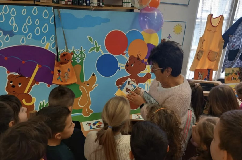 Mesés időutazás: Marék Veronika kiállításán jártak a 2.b osztályosok Csornán