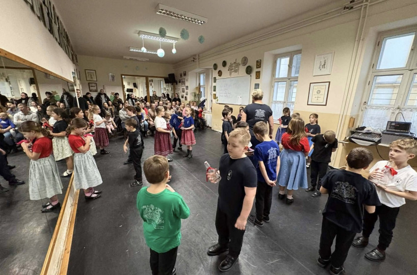 Táncos bemutató Kapuváron – a Kalinkó csoport első féléves munkája a szülők előtt