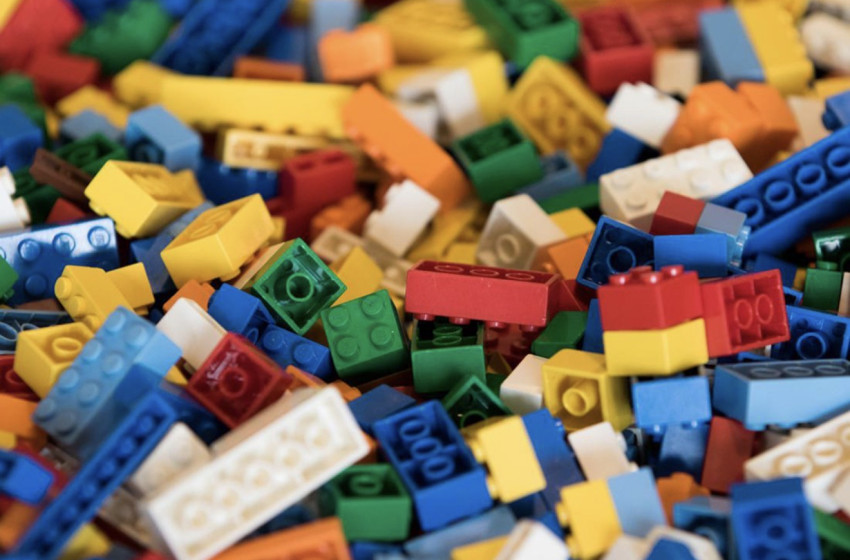 LEGO-kiállítás a Rábacsécsényi iskolában – a diákok alkotásai a középpontban