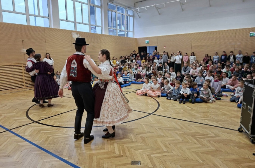 Kapuvári néptáncosok vitték el a magyar kultúra üzenetét Győrbe