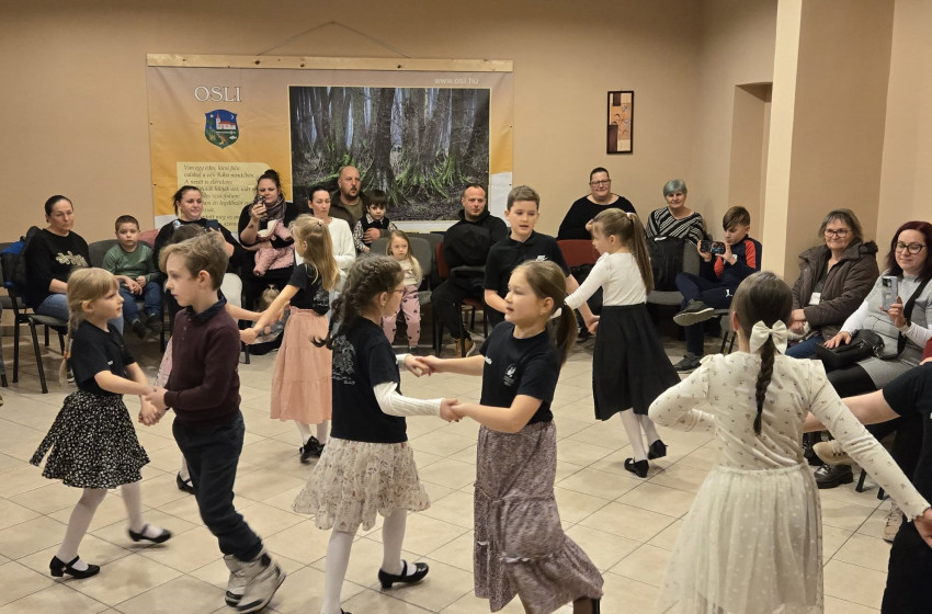 Néptánc Osli közösségében