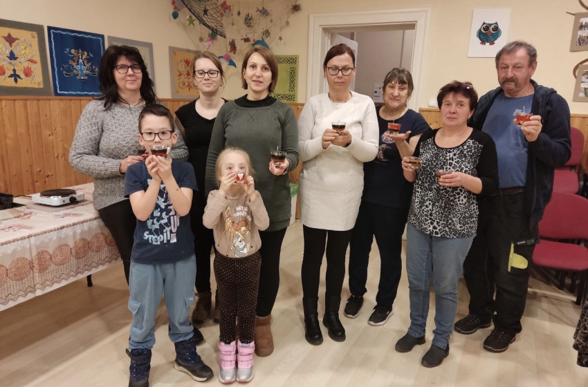 Kreatív közösségi est Hövejen – zselégyertyák készültek saját kezűleg