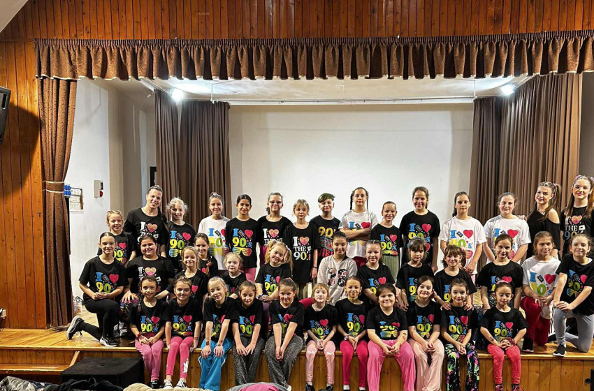 A 90-es évek hangulata a Starlight Dance SE előadásában