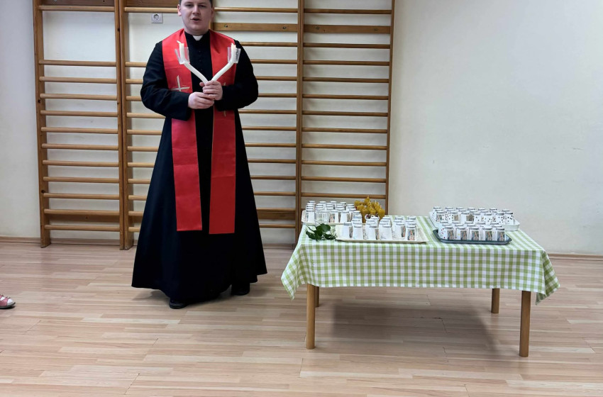 Gyertyaszentelő és Balázs-áldás a Szent Anna Katolikus Óvodában Szanyban