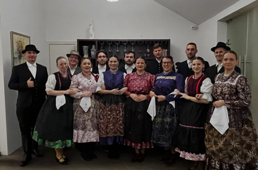 Meghívás a Győri Erdélyi Kör báljára