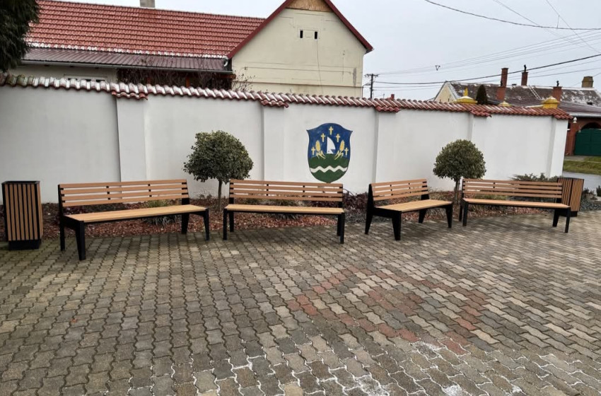 Új pihenőpadok és hulladékgyűjtők Veszkény közterületein