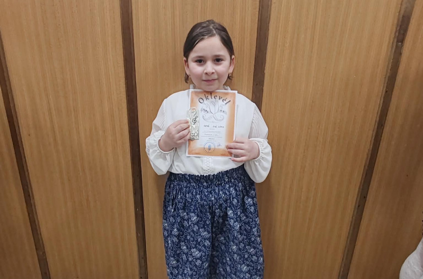 Bronz minősítés nemzetközi népdaléneklési versenyen