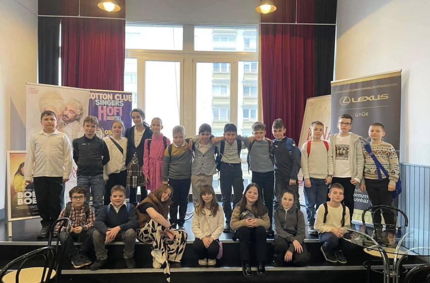 Színházi élménnyel gazdagodtak a csornai diákok