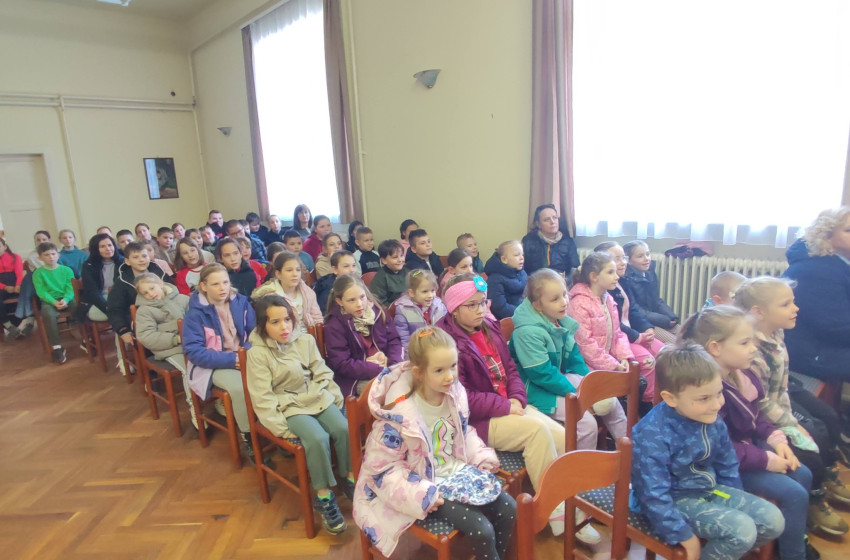 Élményekkel teli bábelőadás az alsó tagozatosoknak