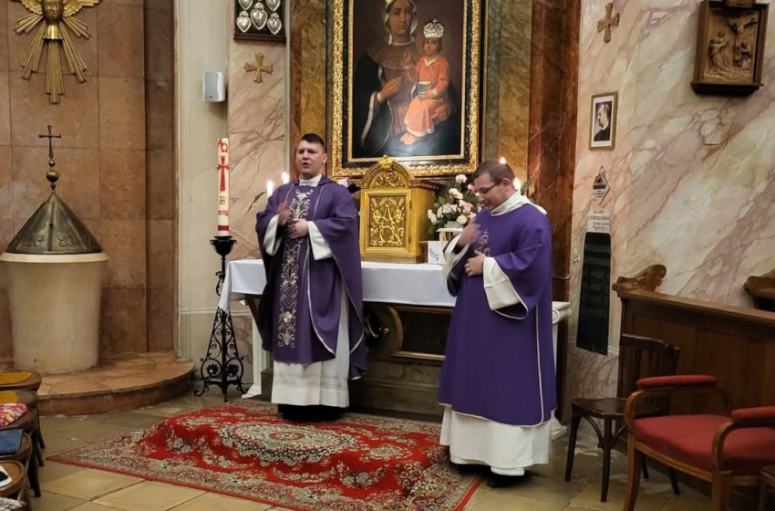 Szentmise a kegyoltárnál