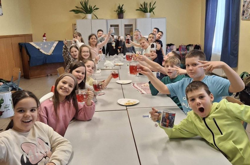 Vidám teadélutánnal búcsúztatták a telet