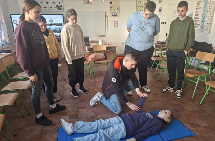 Elsősegély szakkör indult a rábatamási iskolában
