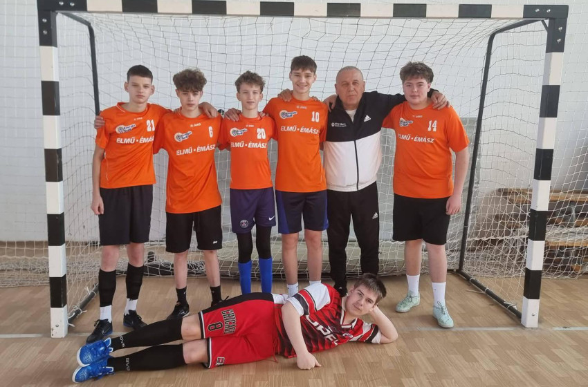 Ezüstérem a Székely-kupán a rábatamási diákoktól