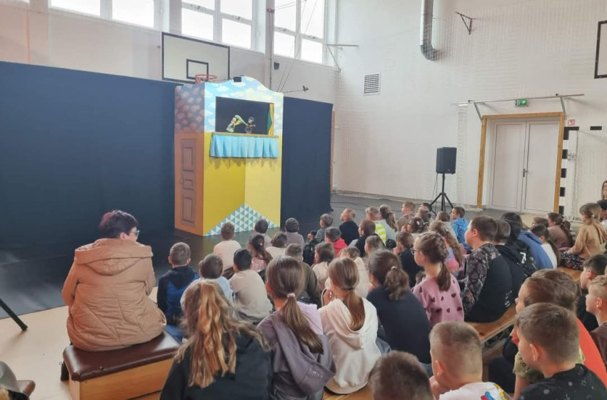 Vidám bábelőadás a Páli Szent Vince Iskolaközpontban