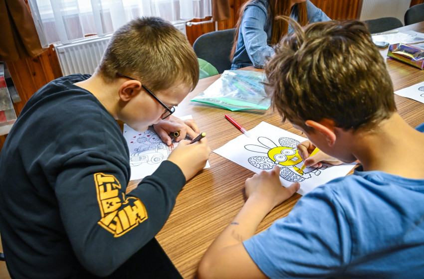 Kedves kis társaság gyűlt össze a húsvétváró kézműves délutánon.