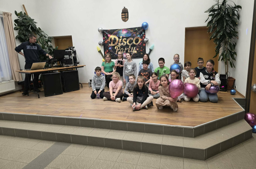 Vidám diszkót szerveztek a gyerekeknek Győrsövényházon