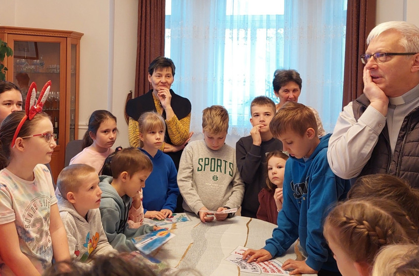 Virágszombati plébániai napot tartottak Csornán