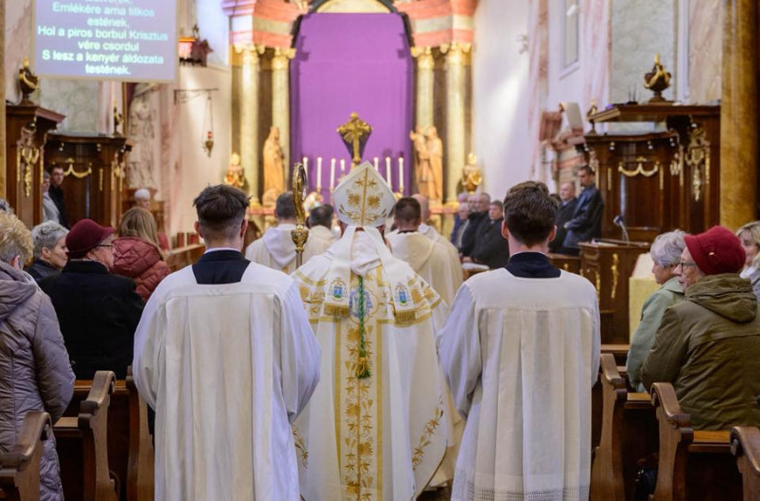 Utolsó vacsora emlékmiséje a Csornai Premontrei Apátságban