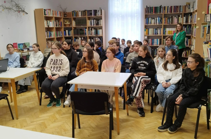 Könyvtárhasználati órán vettek részt az ötödikes diákok