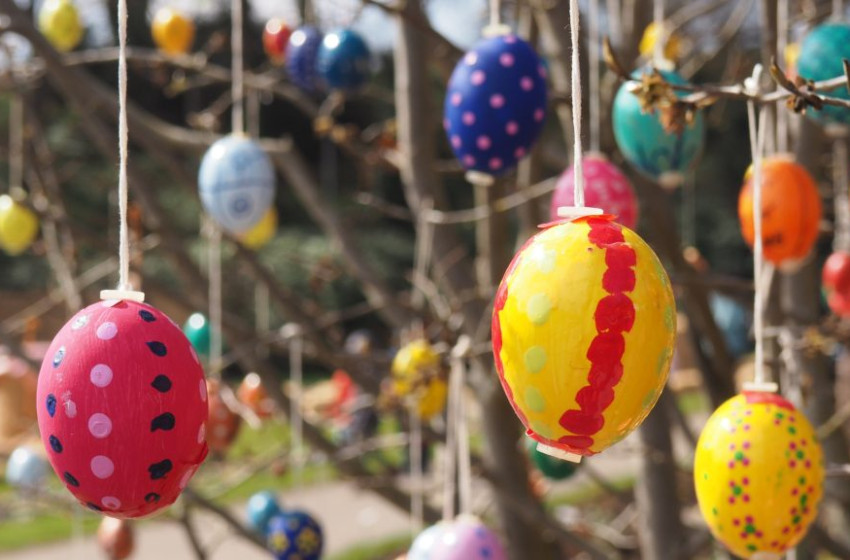 Vidám hangulatban zajlott a húsvéti tojásfadíszítés