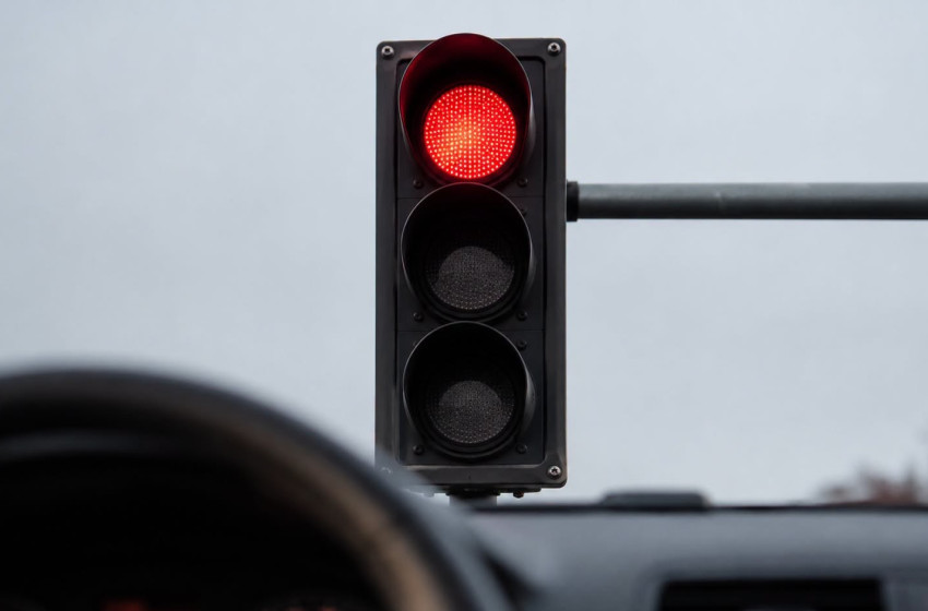 Lakossági jelzések nyomán intézkedés a 85-ös főút jelzőlámpái ügyében Kapuváron
