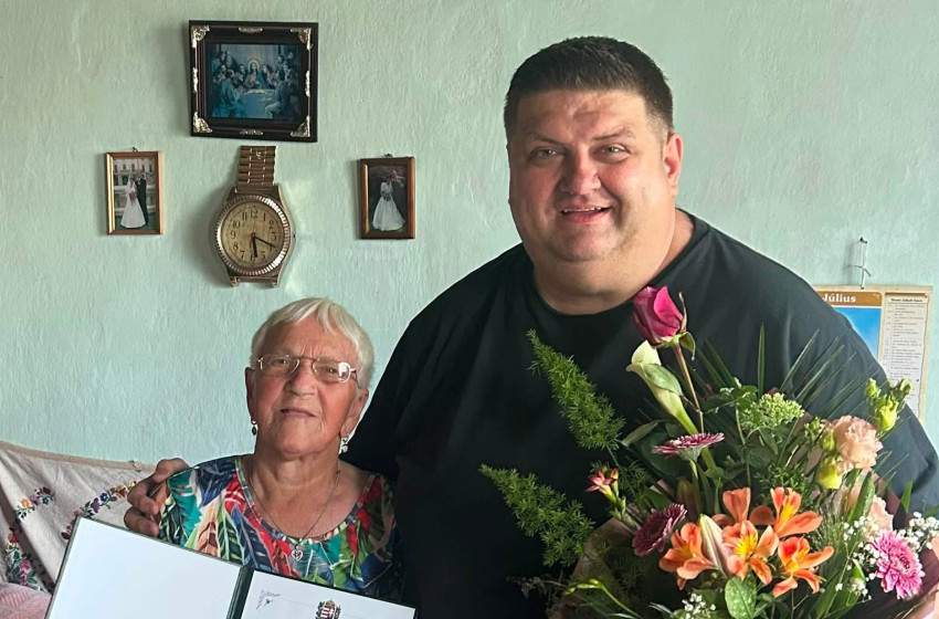 Két szépkorú hölgyet köszöntöttek Himodon